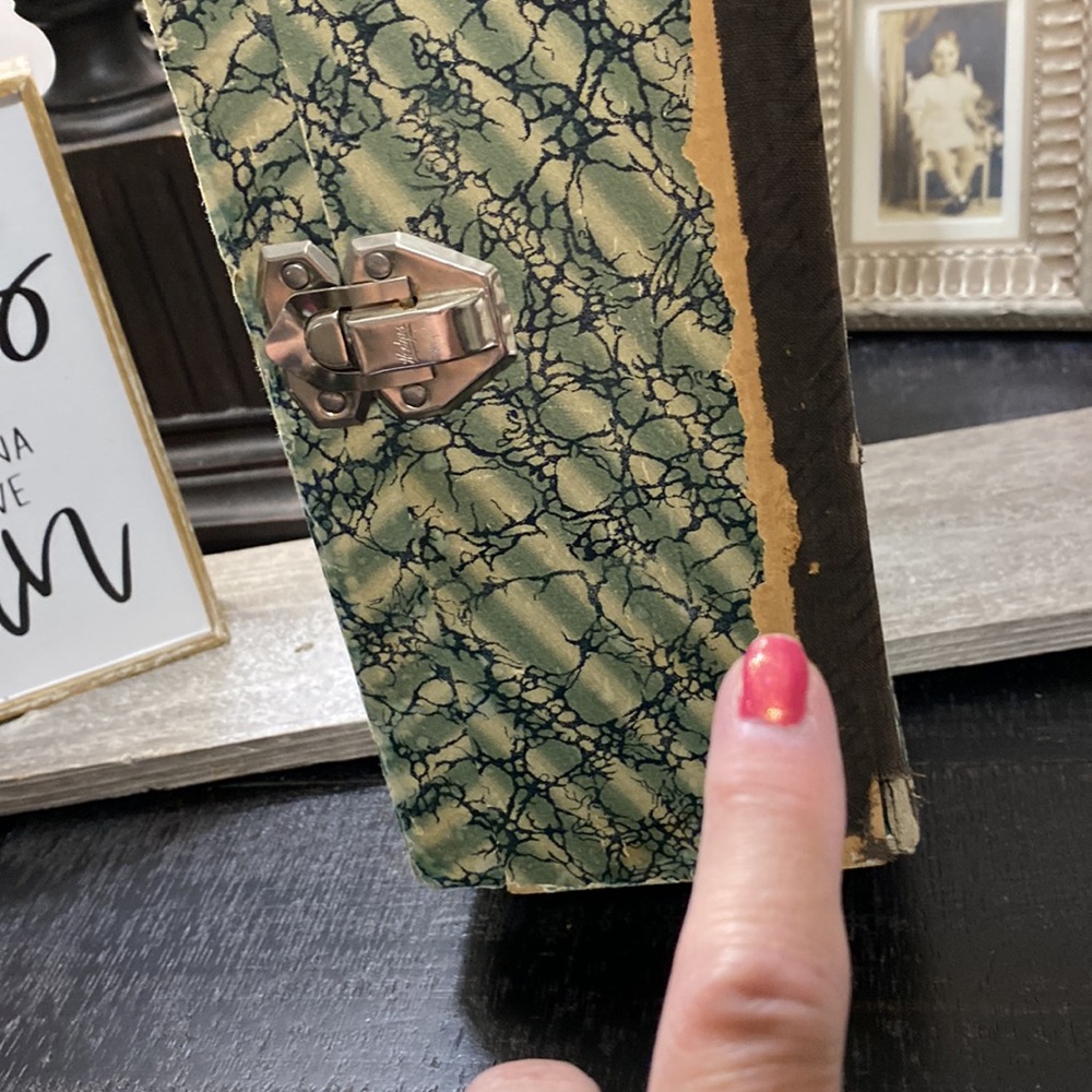 Vintage Yellow and Green File Box - Picture 4 of 11